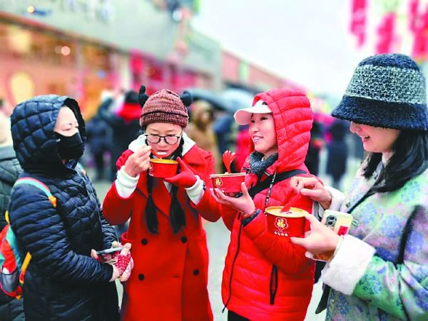 乐尝腊八粥。李剑摄