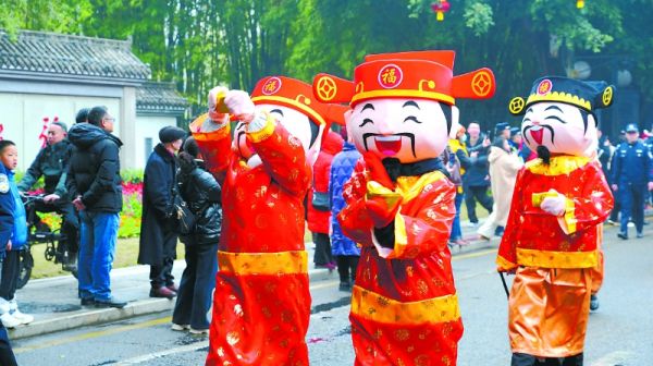 巡游表演。席武摄