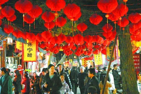 阆中古城年味足。