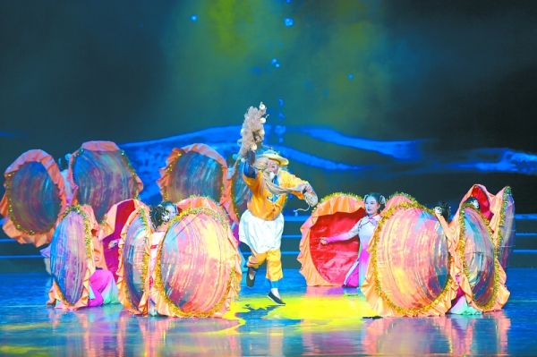 精彩的蚌壳舞。