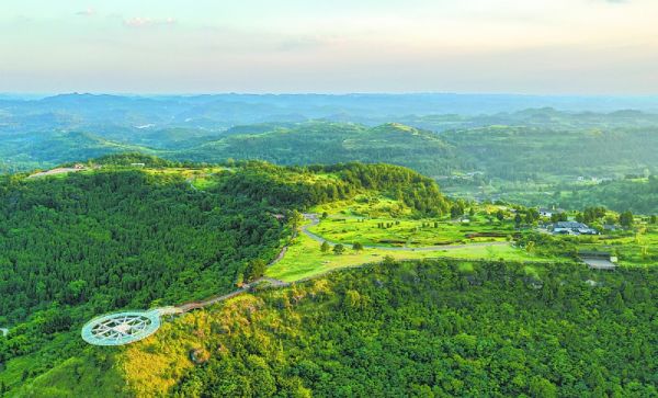 七坪寨景区景色秀丽多彩。