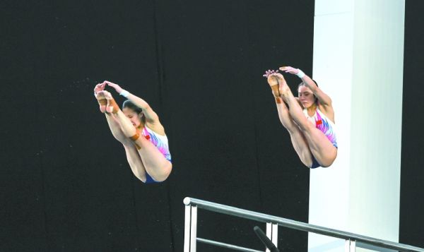 掌敏洁/卢为（右）在比赛中。新华社发（迪亚娜·马克斯摄）